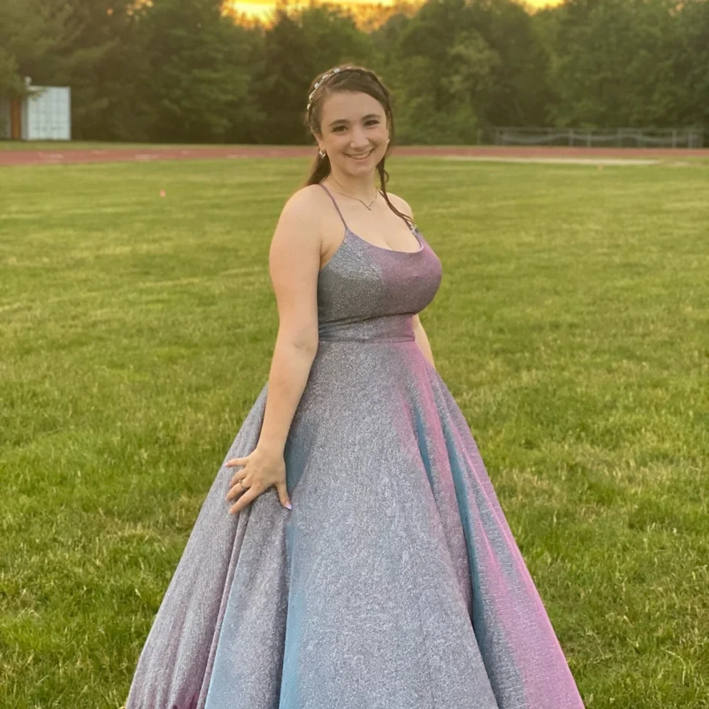 Beautiful prom dress! Shimmers in light. - Picture 6 of 6